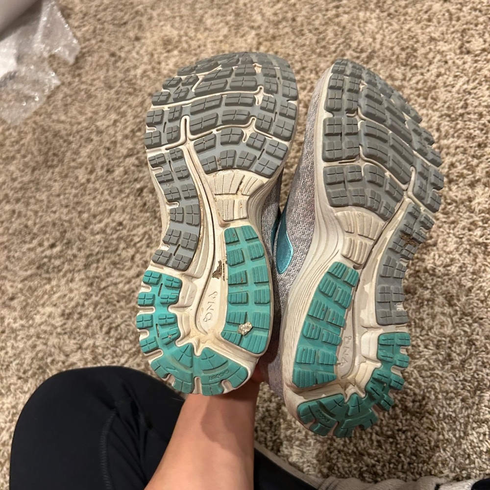 Brooks Women’s Running Shoes Size 7 - Picture 8 of 12